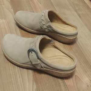 Aetrex Libby slip on